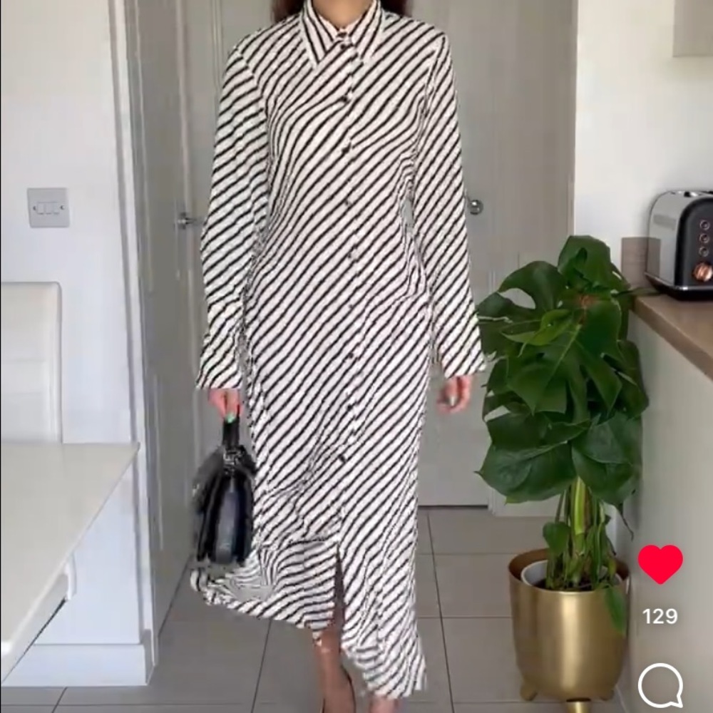 GORGEOUS H&M Stripe Button Down Dress - Picture 4 of 10